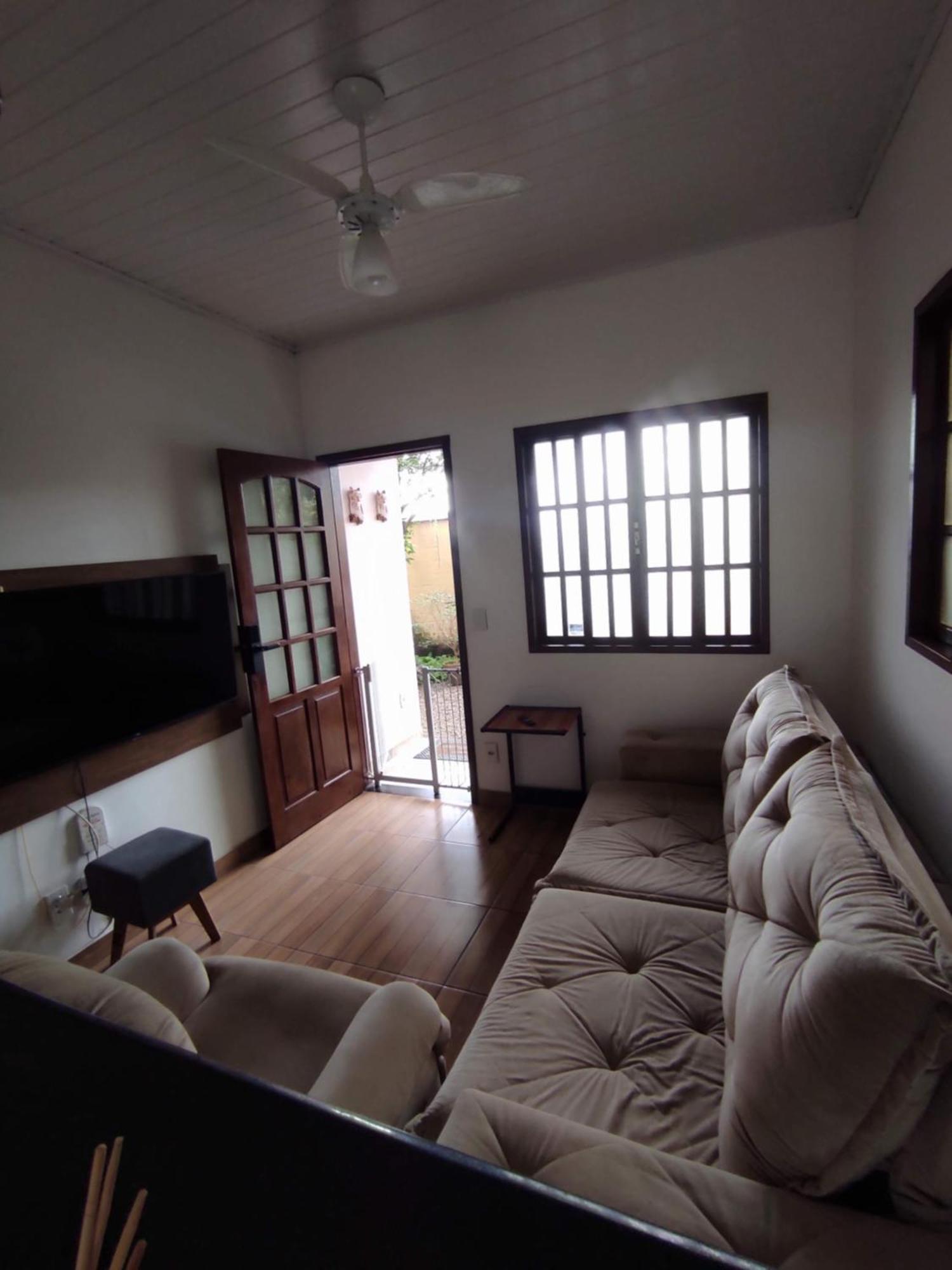Casa 2 Qtos, Sendo Com Cama Queen Ar Condicionado * Guapimirim