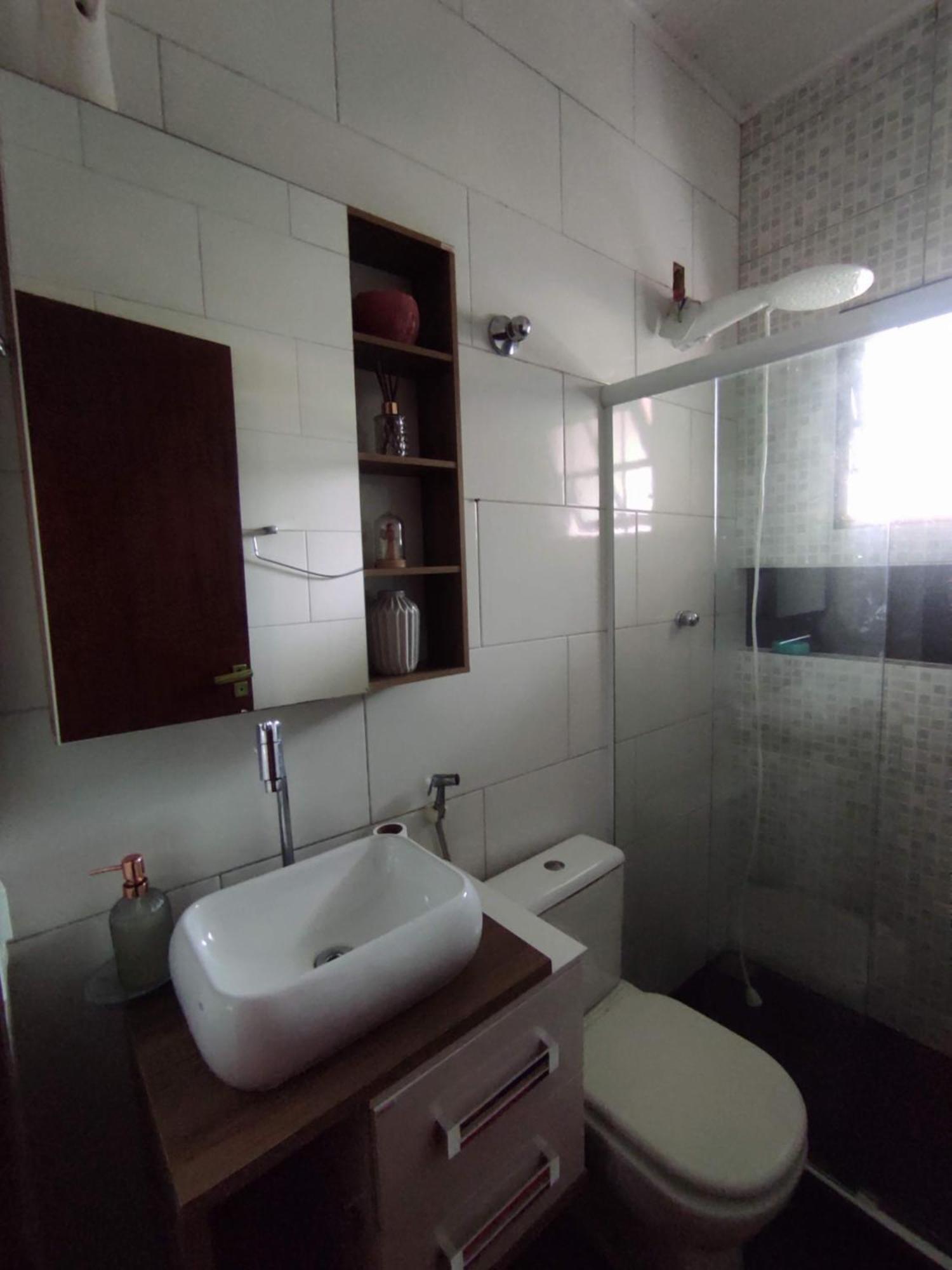 Casa 2 Qtos, Sendo Com Cama Queen Ar Condicionado * Guapimirim